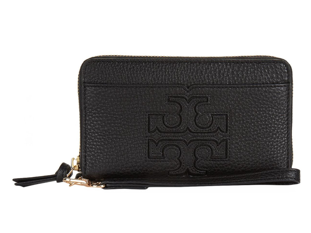 Tory Burch Harper Wristlet  executed in pure leather and finished with a large signature logo on the front